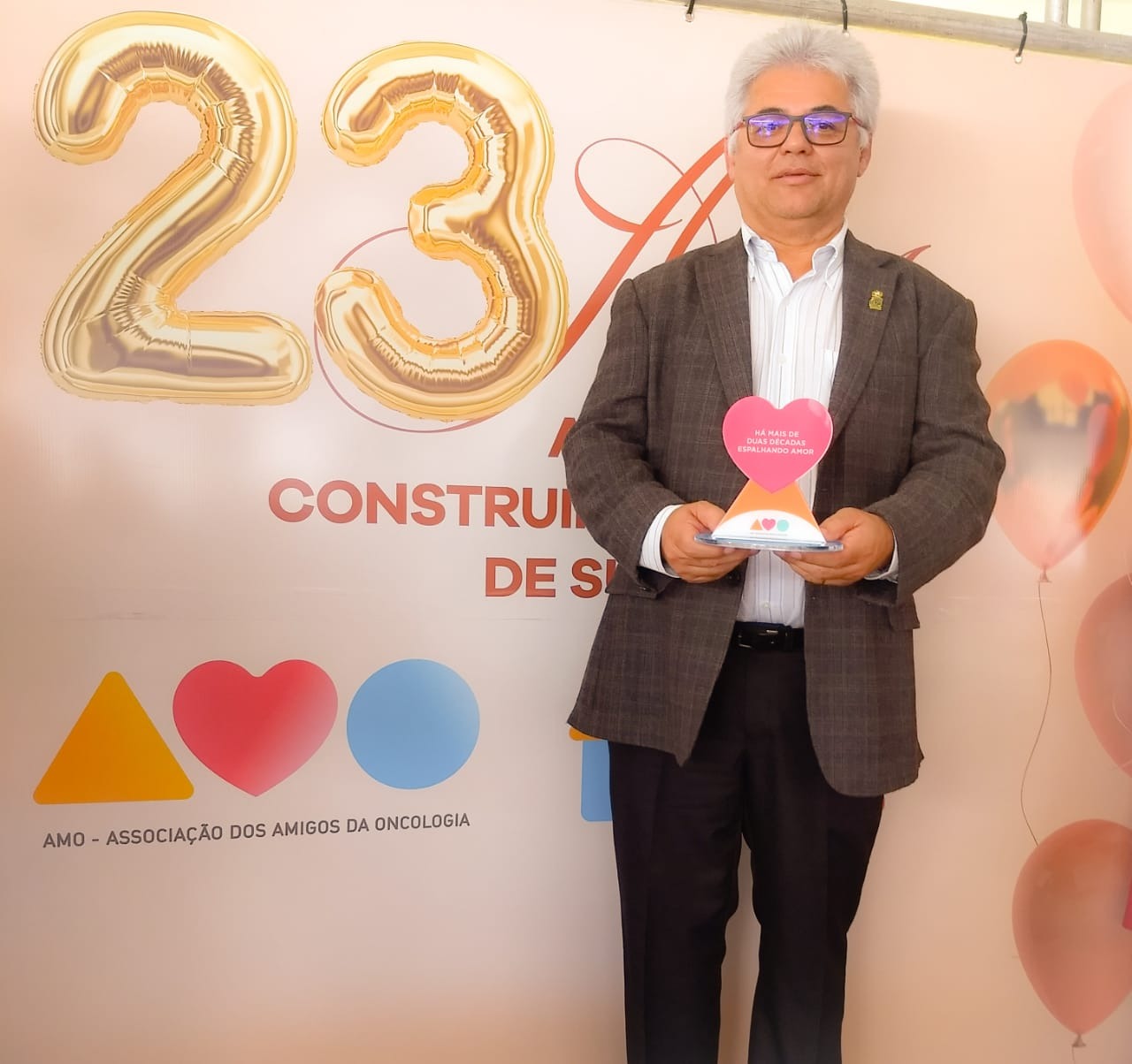 PRESIDENTE DA SOMESE RECEBE TROFÉU DESTAQUE SOLIDÁRIO