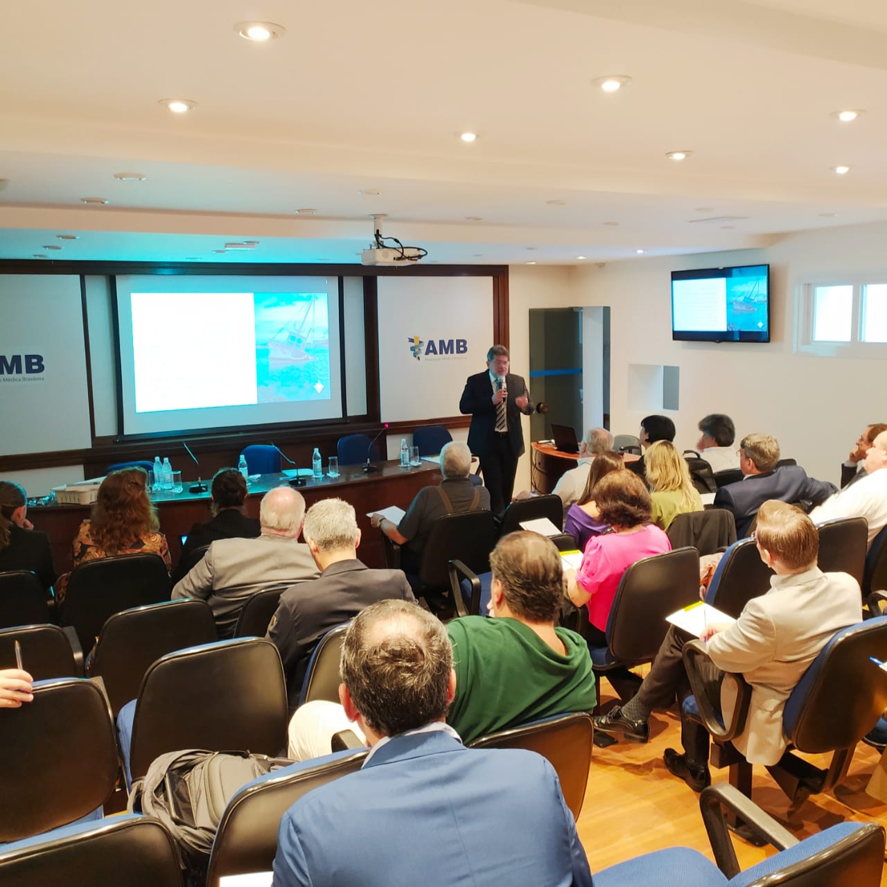 Judicialização da saúde AMB