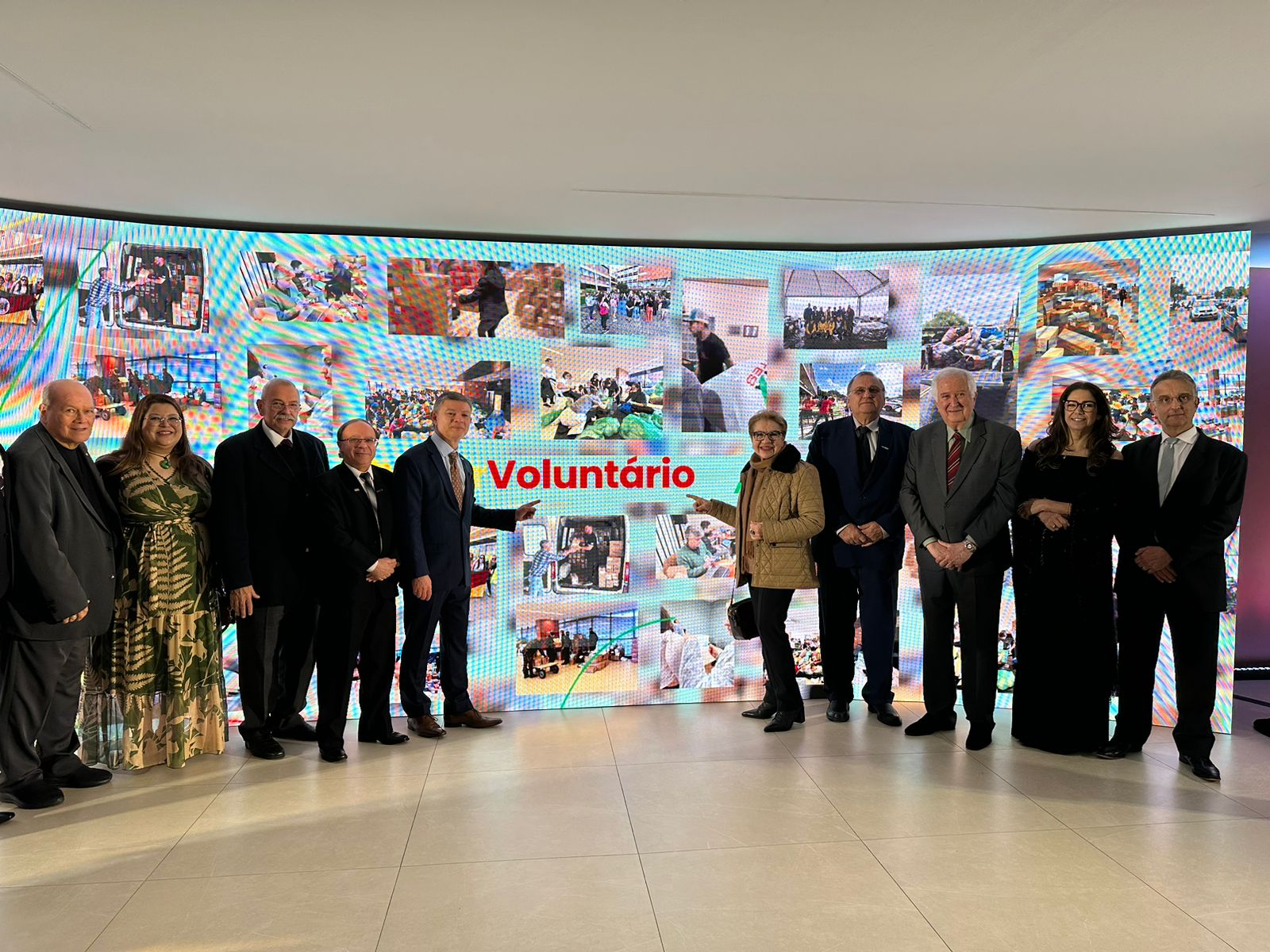 AMB prestigia evento em homenagem aos medicos voluntarios